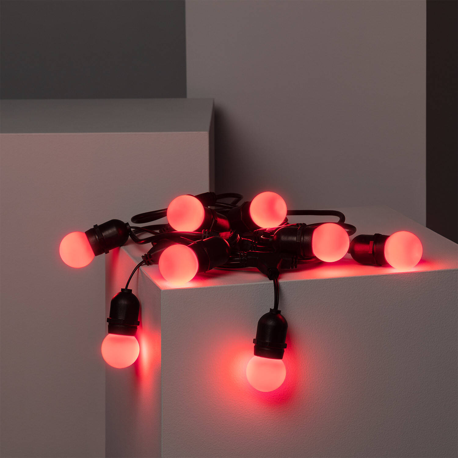 Zestaw Girlandy Waterproof 5.5m Czarnej + 8 Żarówek LED E27 G45 3W Kolorowych - widok prezentacyjny