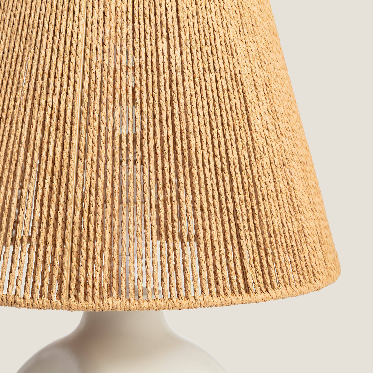 Lampa Stołowa z Plecionego Papieru i Żywicy Otilia - widok prezentacyjny