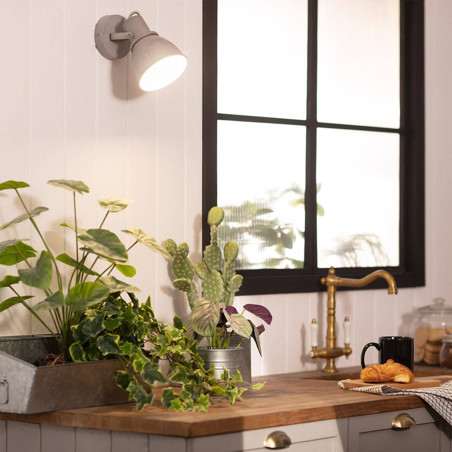 Lampa Ścienna Aluminiowa Nastawna 1 Reflektor Emery - widok prezentacyjny