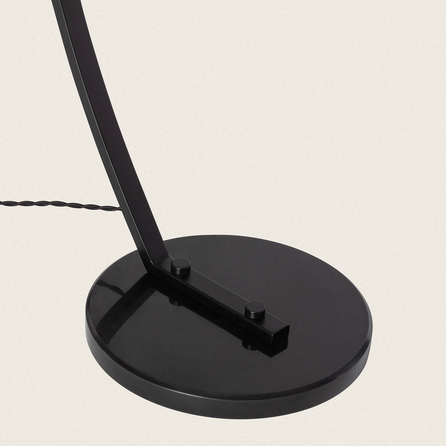 Lampa Podłogowa Ratanowa Arco Nirvana - widok prezentacyjny