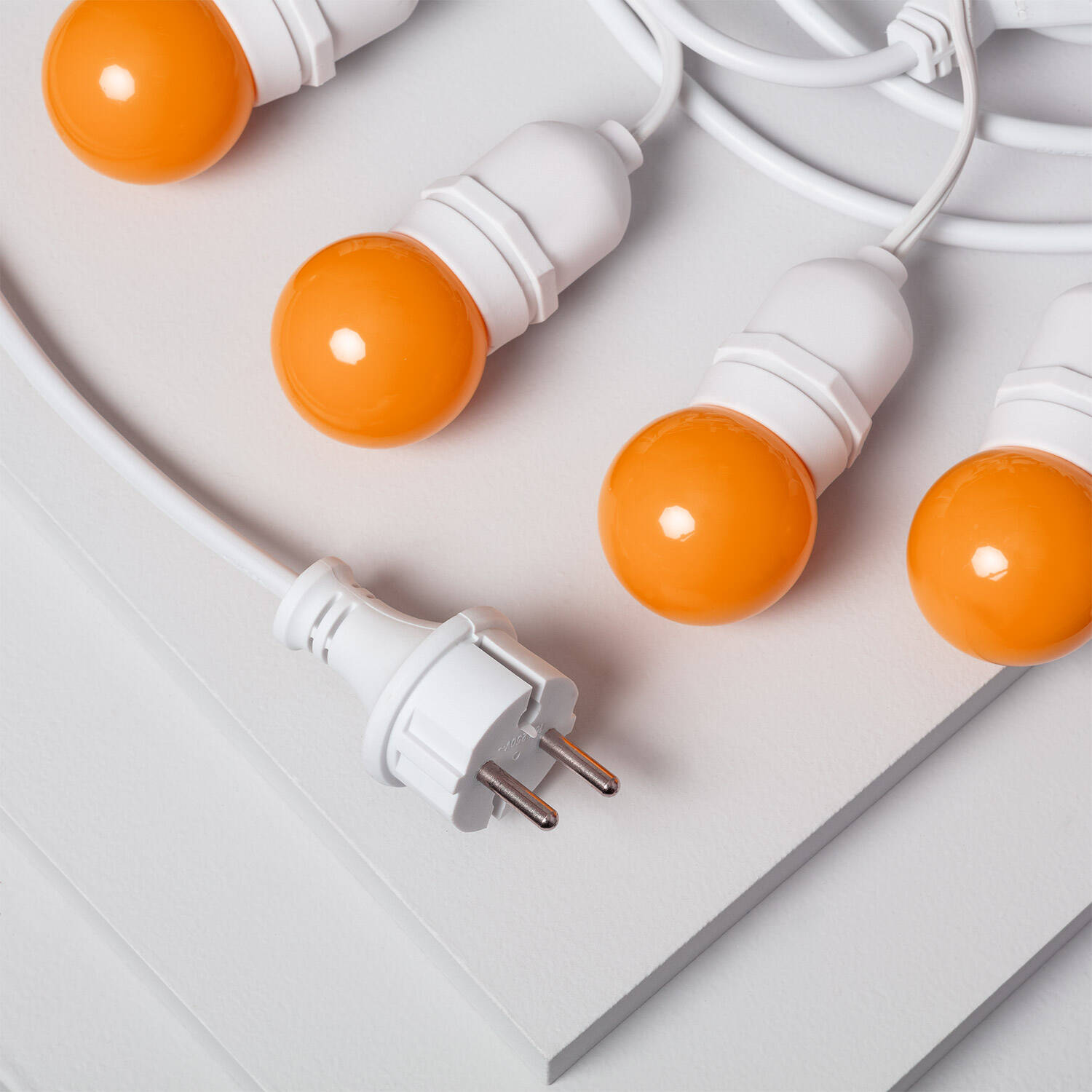 Zestaw Girlandy Wodoodpornej 5.5m Białej + 8 Żarówek LED E27 G45 3W Kolorowych - widok 3