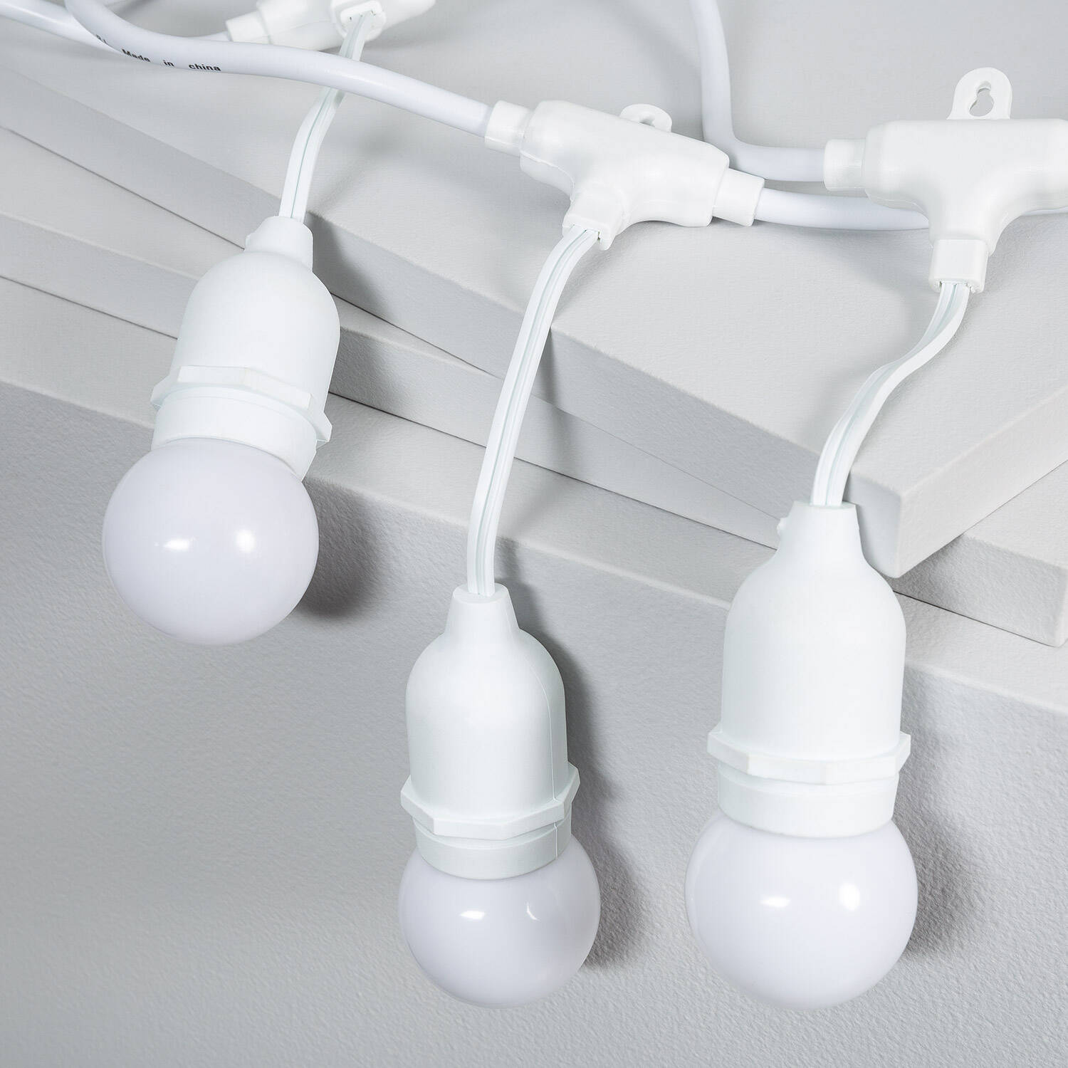 Zestaw Girlandy Wodoodpornej 5.5m Białej + 8 Żarówek LED E27 G45 3W Kolorowych - widok 3