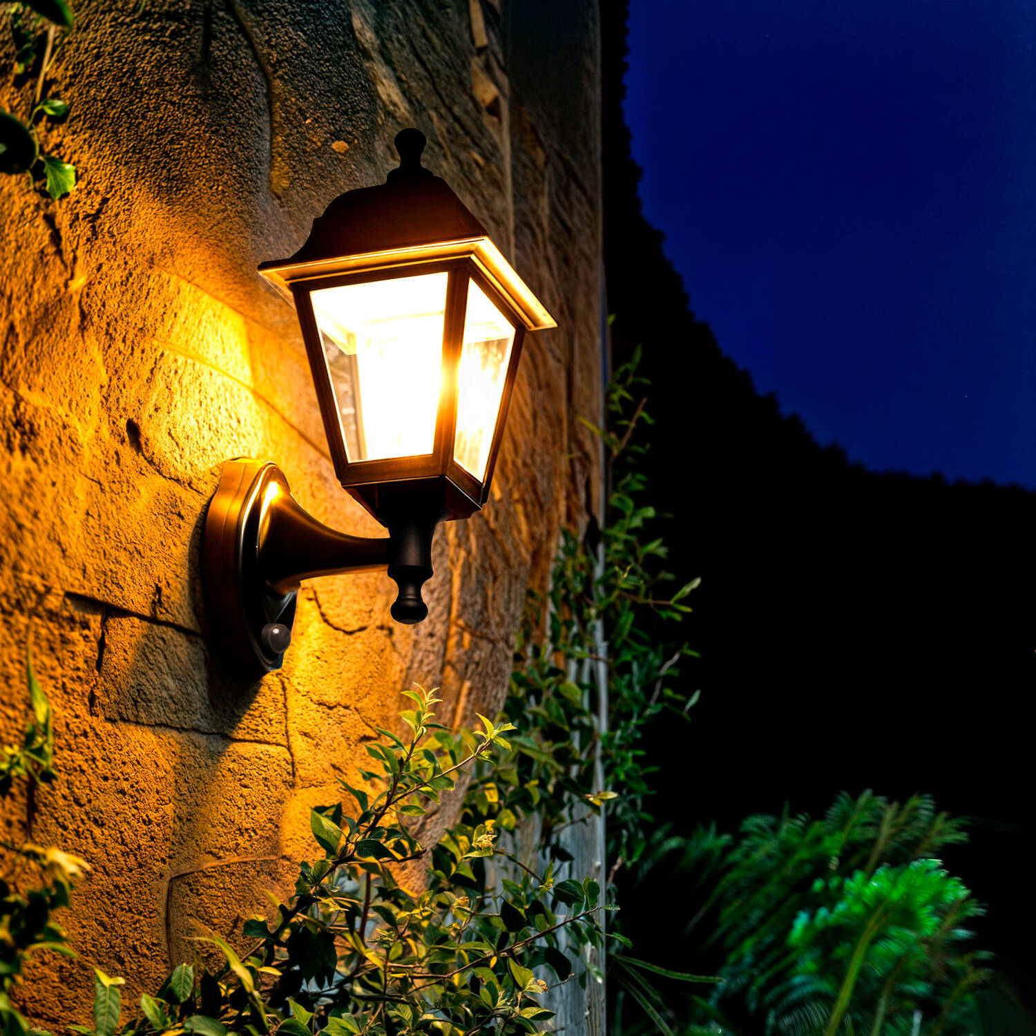 Lampa Ścienna Zewnętrzna Czarna Sennen z Czujnikiem PIR 