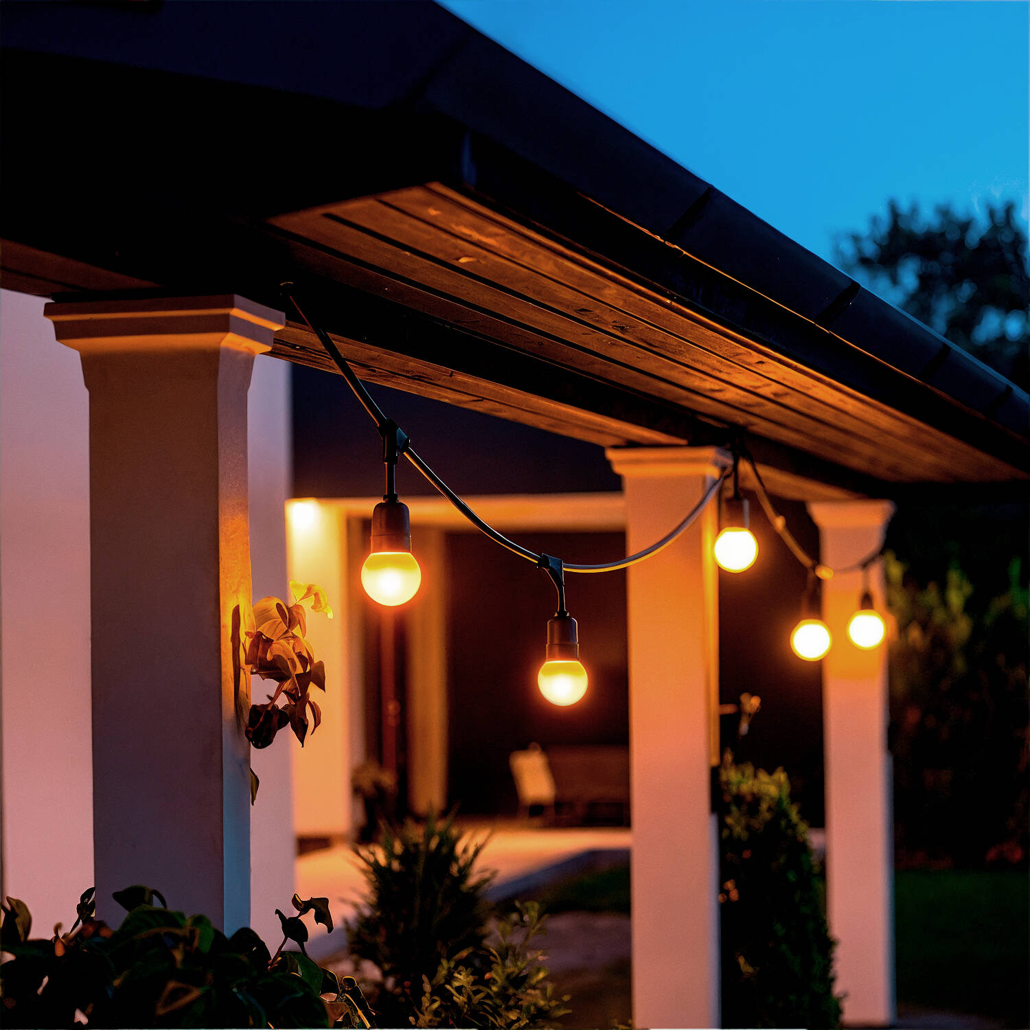 Zestaw Girlandy Waterproof 5.5m Czarnej + 8 Żarówek LED E27 G45 3W Kolorowych - widok 2