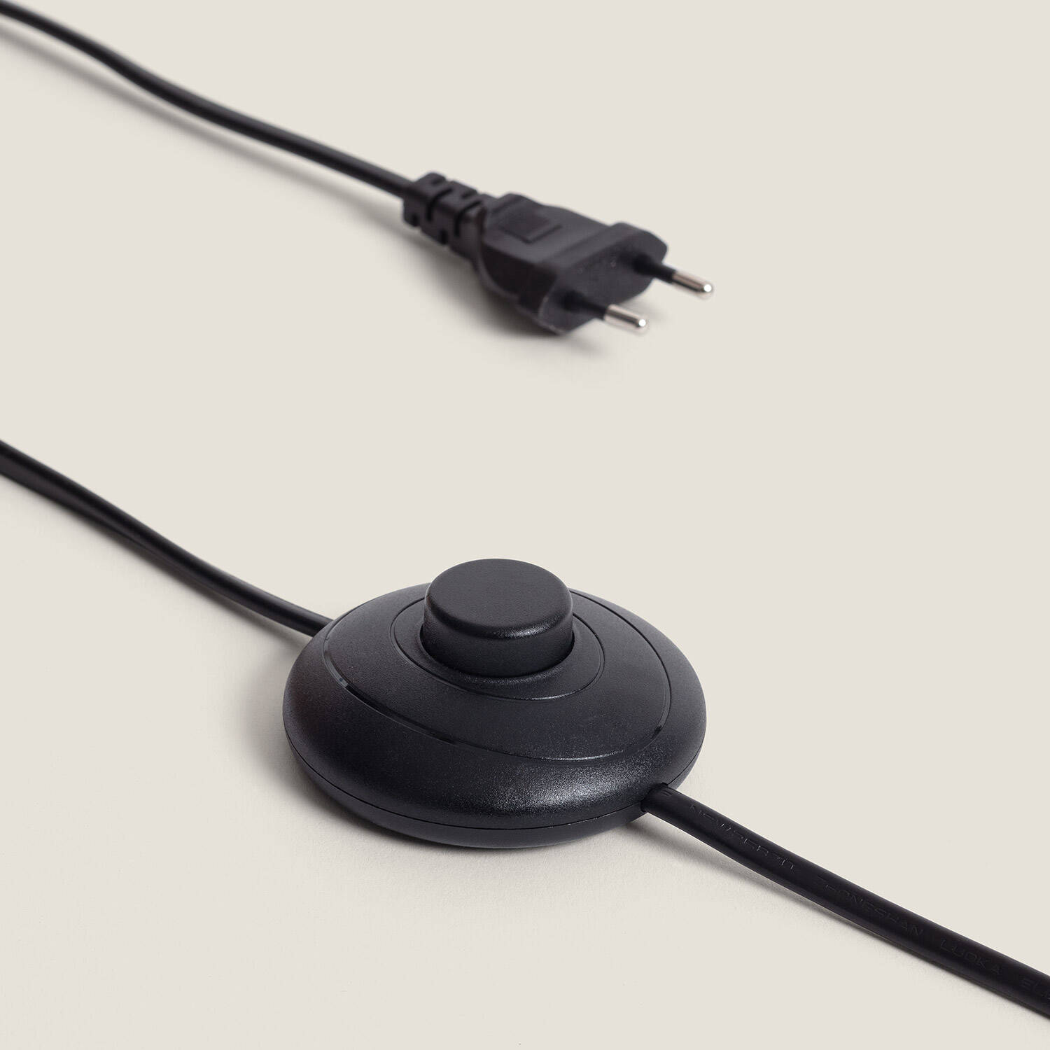 Lampa Podłogowa z Metalu Madow - widok prezentacyjny