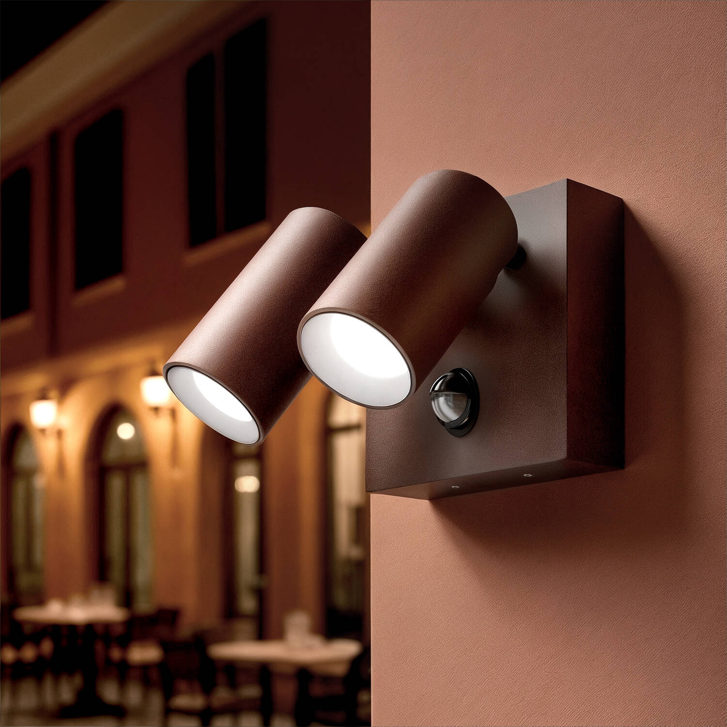 Kinkiet Zewnętrzny LED 18W Aluminium CCT Możliwość Wyboru Dwa Reflektory z Czujnikiem Ruchu Kuriya