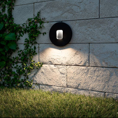 Olite 2W Round Outdoor Recessed Aluminium LED Wall Light in Black