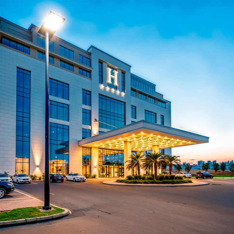 Image de Luminaire LED Solaire 4500 lm 160 lm/W Sinaí avec MPPT et Détecteur de Mouvement pour Éclairage Public