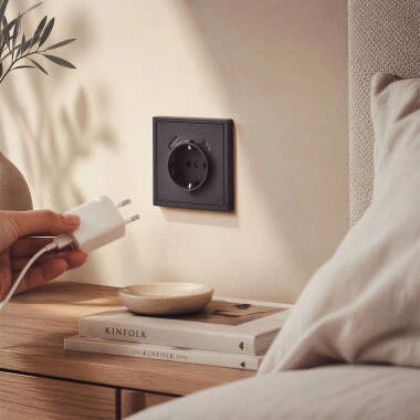 Zásuvka Schuko Tipu F s USB Luxe 990