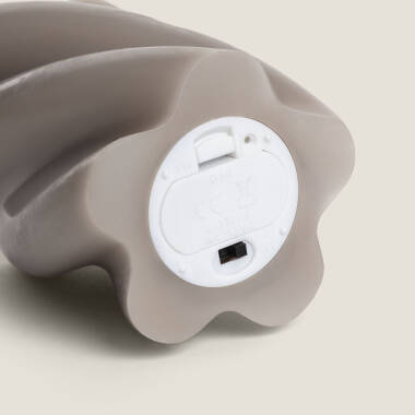 Bild von Zwei dekorative LED Wachskerzen im Wellendesign Velia