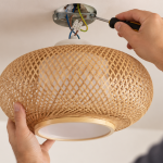 Kabel an einer Deckenleuchte: So erkennen und verbinden Sie sie Connecting the wires on a natural fibre lamp