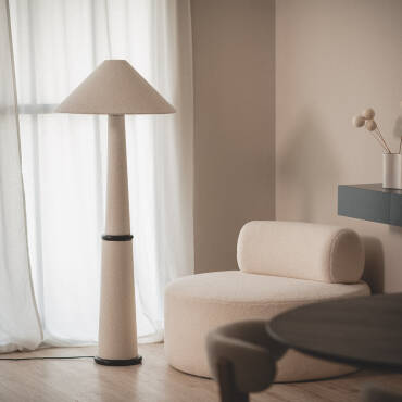 Produktfotografie: LED Stehlampe aus Holz und Stoff Lombe