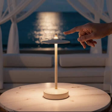 Photographie du produit : Lampe à Poser LED Portable Extérieure Métal avec Batterie Rechargeable Milevani
