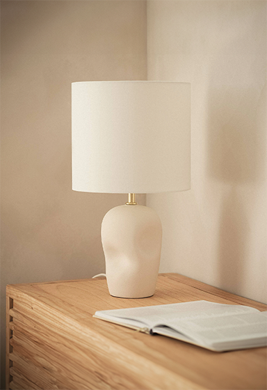 Lampy stołowe w stylu Wabi-Sabi