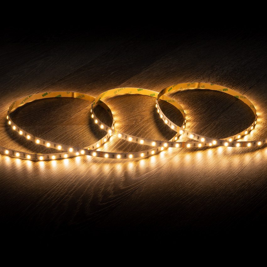 De LED Strip 24V DC 60LED/m 5m CCT Selecteerbaar IP20 Breedte 10mm in te korten elke 5cm